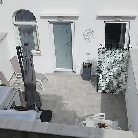 Sweet Home, Apartment