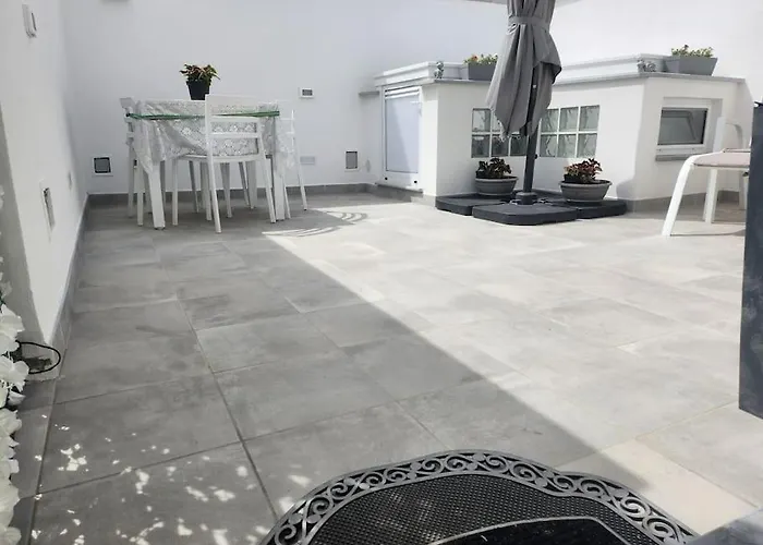 Sweet Home, דירה