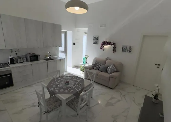 Sweet Home, 아나카프리